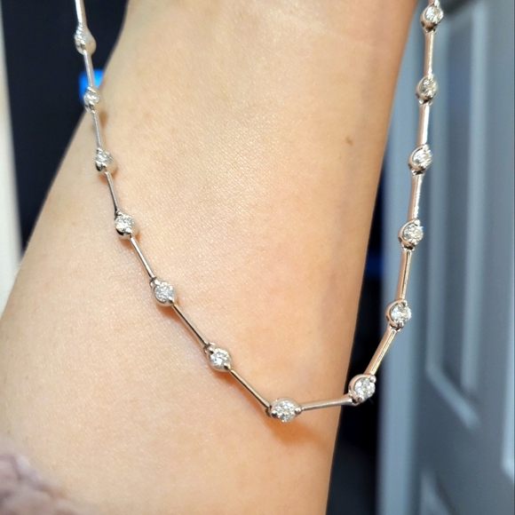 2-carat Round-Brilliant Diamond Station Necklace in 18K White gold setting - Picture 13 of 17